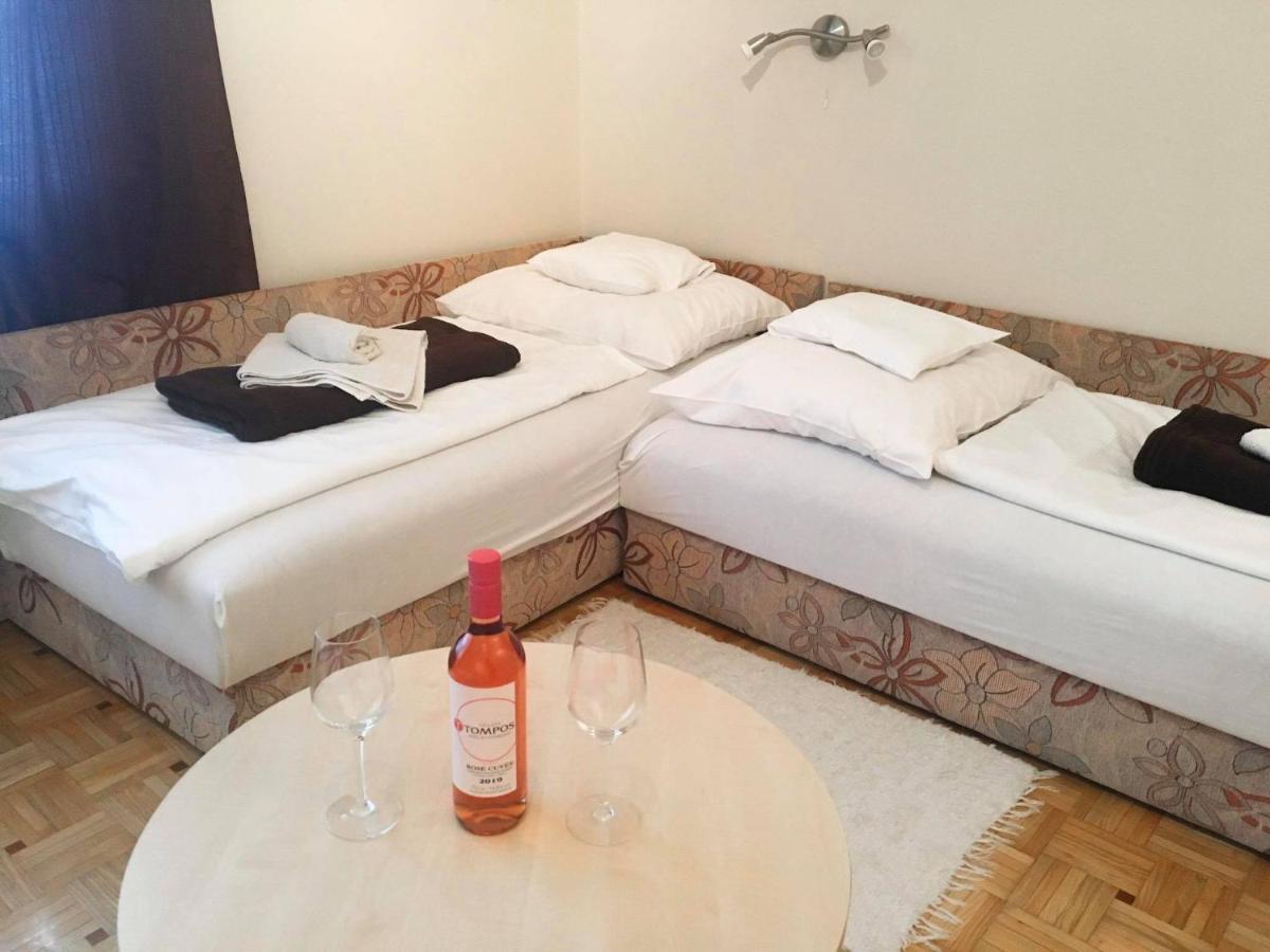 Tompos Vendeghaz Es Pince Hotel Villány Buitenkant foto